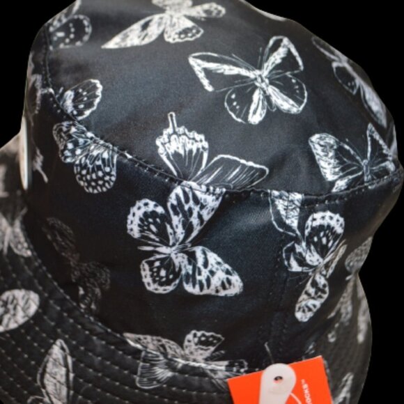 Petals and Peacocks Bucket Hat with Butterflies Black & White NWT - Picture 2 of 3